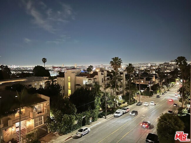 Building Photo - 999 N Doheny Dr