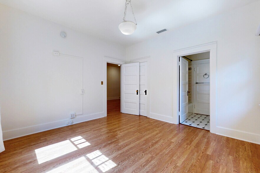 Building Photo - 1845 Las Lunas St