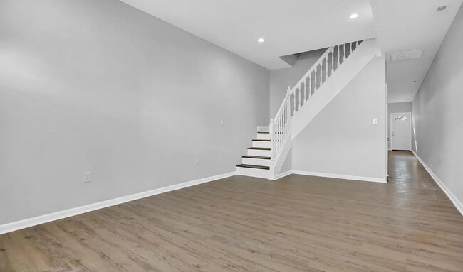 Building Photo - Beautifully Updated Townhome in Prime Location – Move-In Ready!