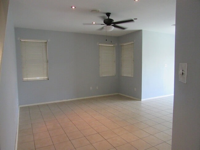 Building Photo - 9310 Albany Dr