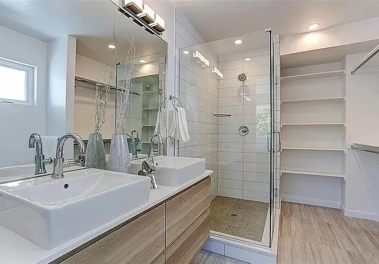 Building Photo - 1927 Grove St