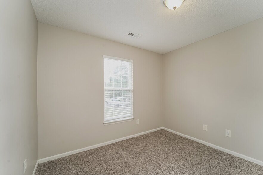 Building Photo - 14313 Blue Grass Dr