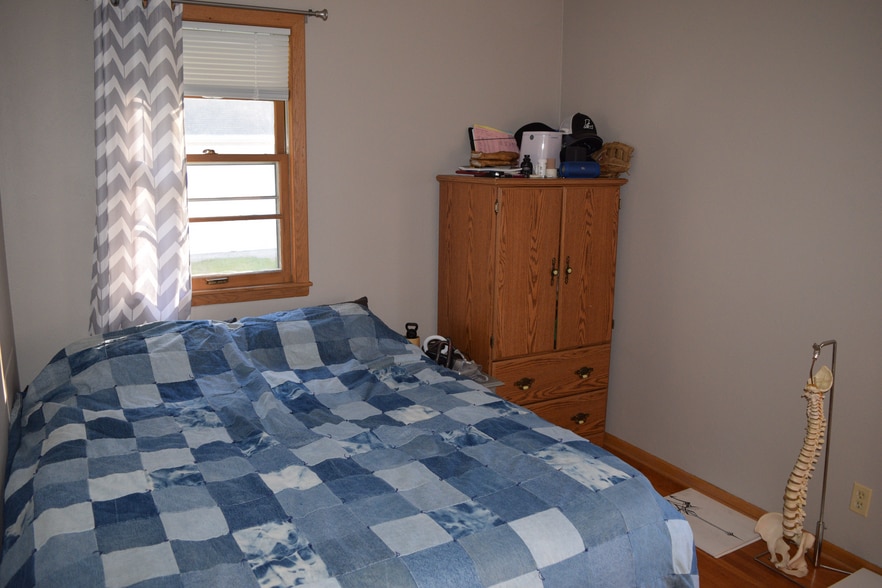 2nd bedroom - 1588 Case Ave