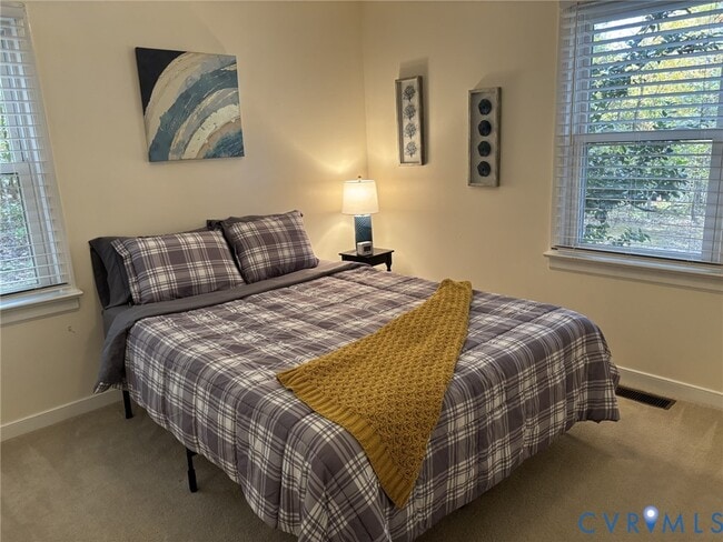 Building Photo - 3856 River Rd W