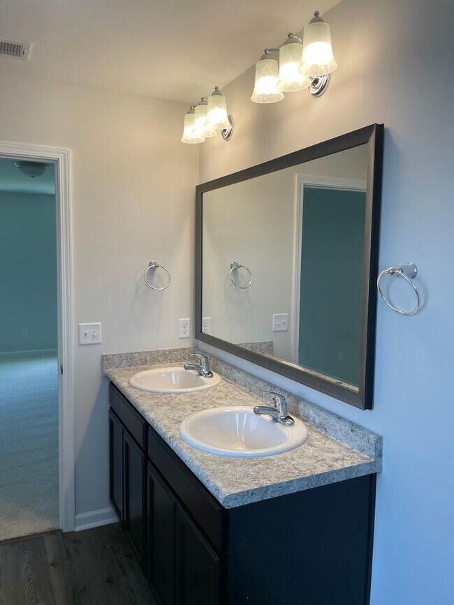 Building Photo - Rice Creek!  Port Wentworth **Rent Special...