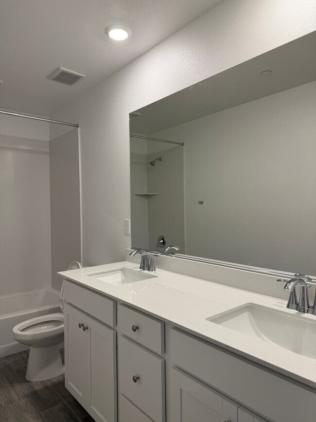 Building Photo - Beautiful 3 bed /2.5 bath Waiting For You!  SOLAR!!  Please read entire ad for viewings!
