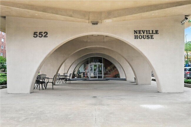 Building Photo - 552 N Neville St
