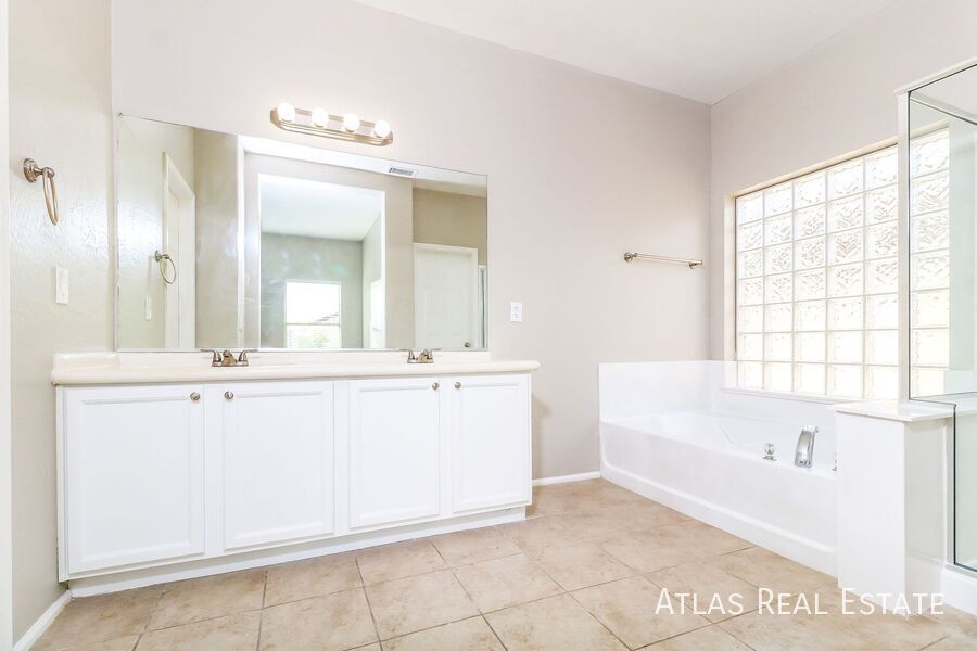Building Photo - 13771 W Mauna Loa Ln