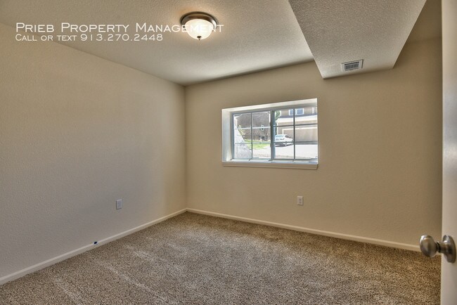Building Photo - Prairie Haven Townhome - Available July 16th
