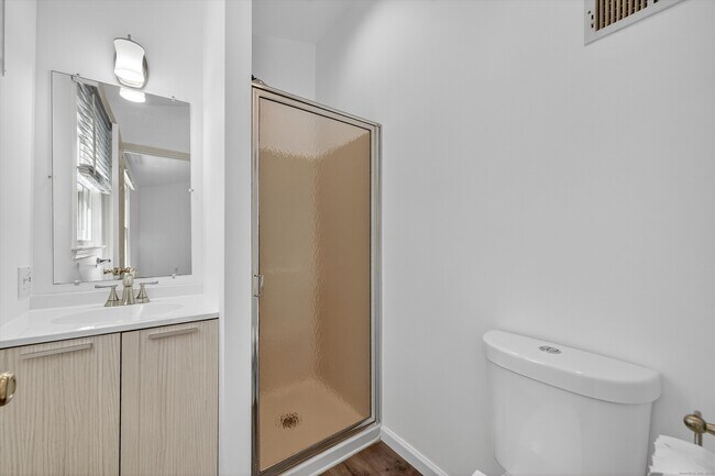 Building Photo - 55 Locust St