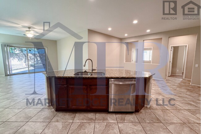 Building Photo - 4Bed/2Bath Home at Signal Butte/Warner! $399 MOVE-IN SPECIAL! Ready for Immediate Move-In!