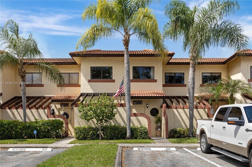 Building Photo - 4713 N Pine Island Rd