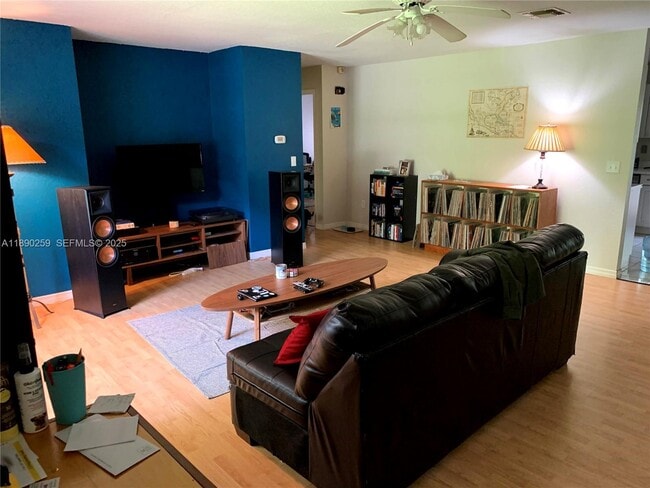 Building Photo - 325 E Plymouth Ave