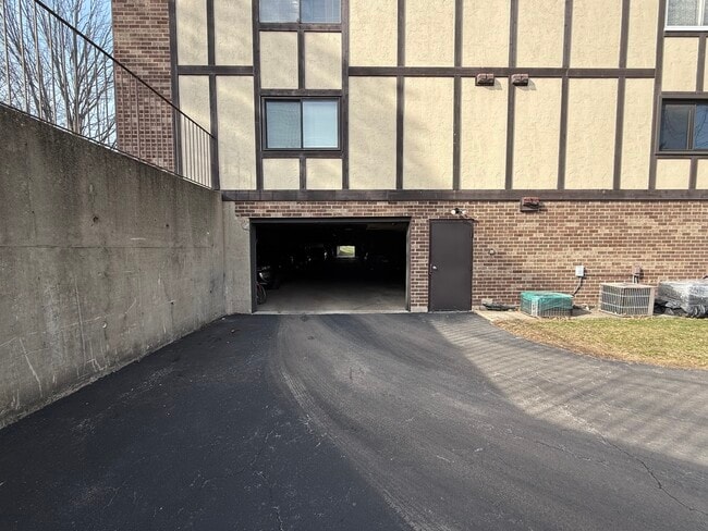 Building Photo - 259 Stoneybrook Ln