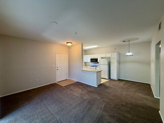 Building Photo - 2291 W Horizon Ridge Pkwy