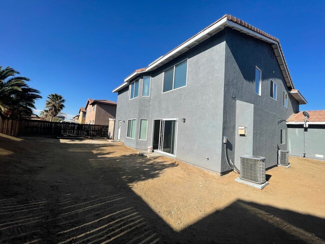 Building Photo - Victorville- Tanamera Home-  4 Bedrooms, 3...