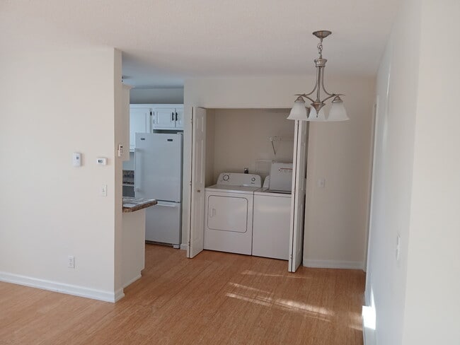 Building Photo - 126 Urbandale Pkwy