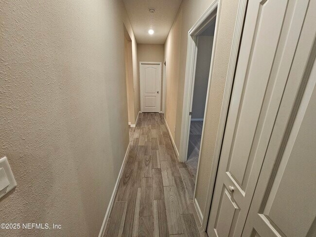 Building Photo - 6864 Crosby Falls Dr