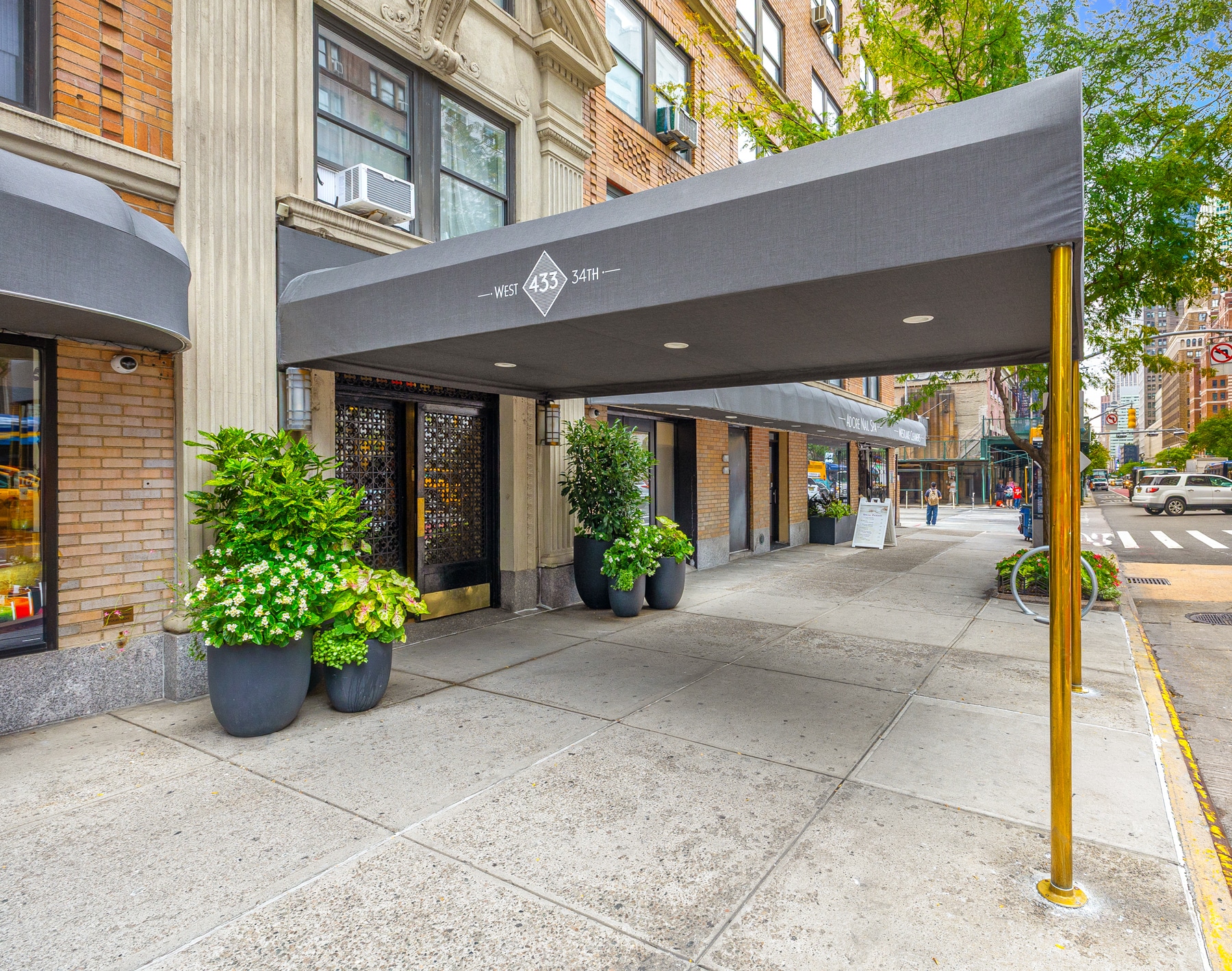 Building Photo - 433 W 34th St