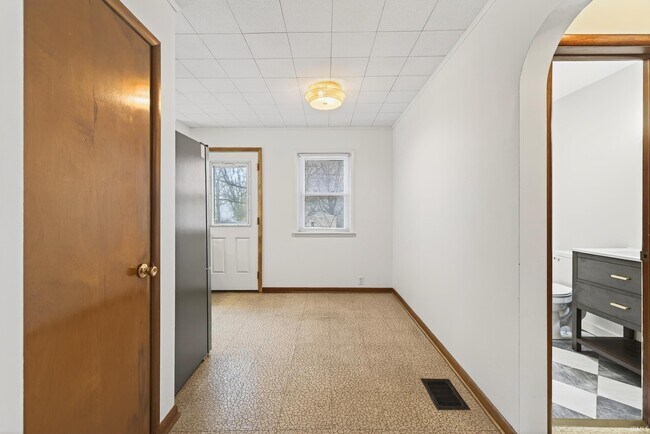 Building Photo - 201 W Church Ln