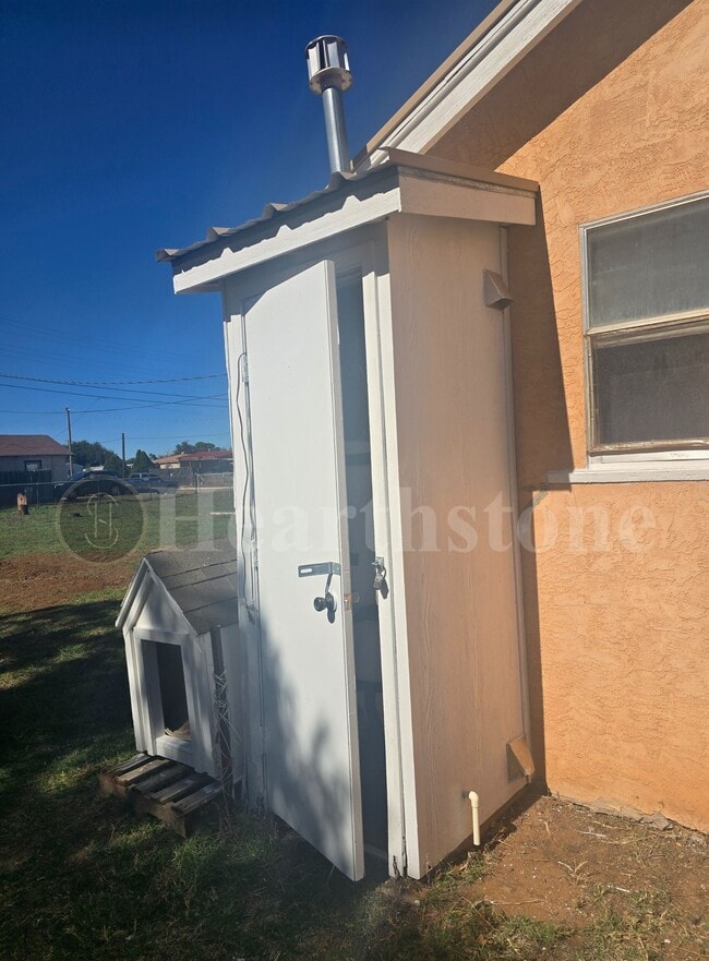 Building Photo - 316 N Walnut St