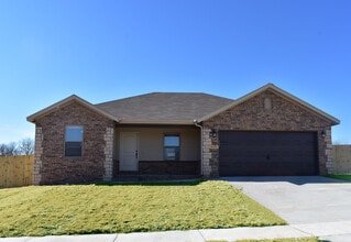 Building Photo - 3 Bedroom 2 Bathroom Home in Prairie Grove.