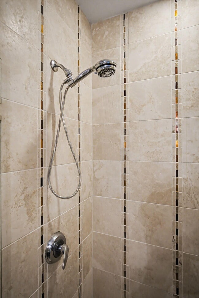 Building Photo - 261 S Limestone