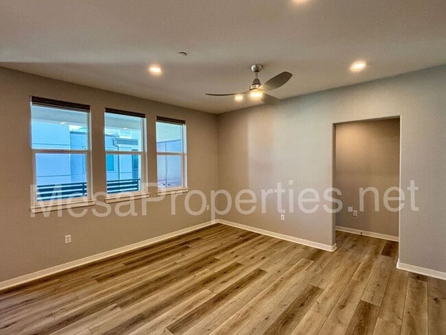 Building Photo - 9352 Solaire Pl