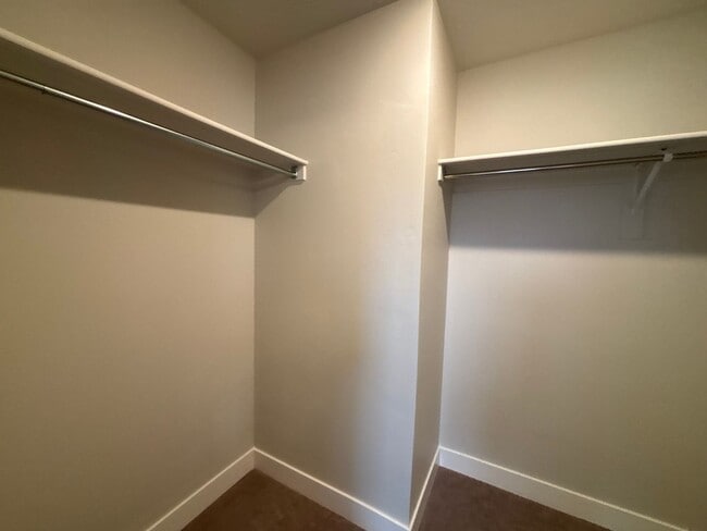 Building Photo - BRAND NEW END TOWNHOME FOR RENT!