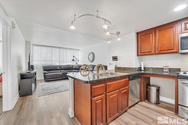 Primary Photo - 450 N Arlington Ave
