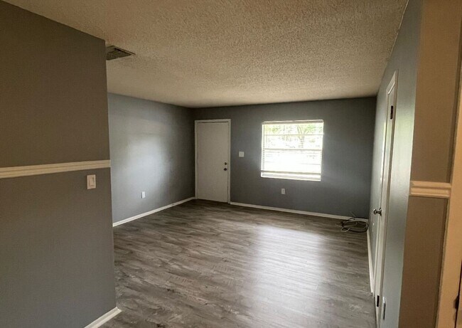Building Photo - 98 Surf Dr