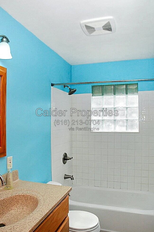 Building Photo - 1317 Herrick Ave NE
