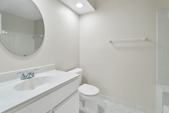 Building Photo - Silver Spring Condo with Modern Comforts and Active Lifestyle Amenities