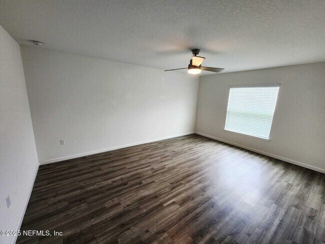 Building Photo - 27 Farmsworth Dr