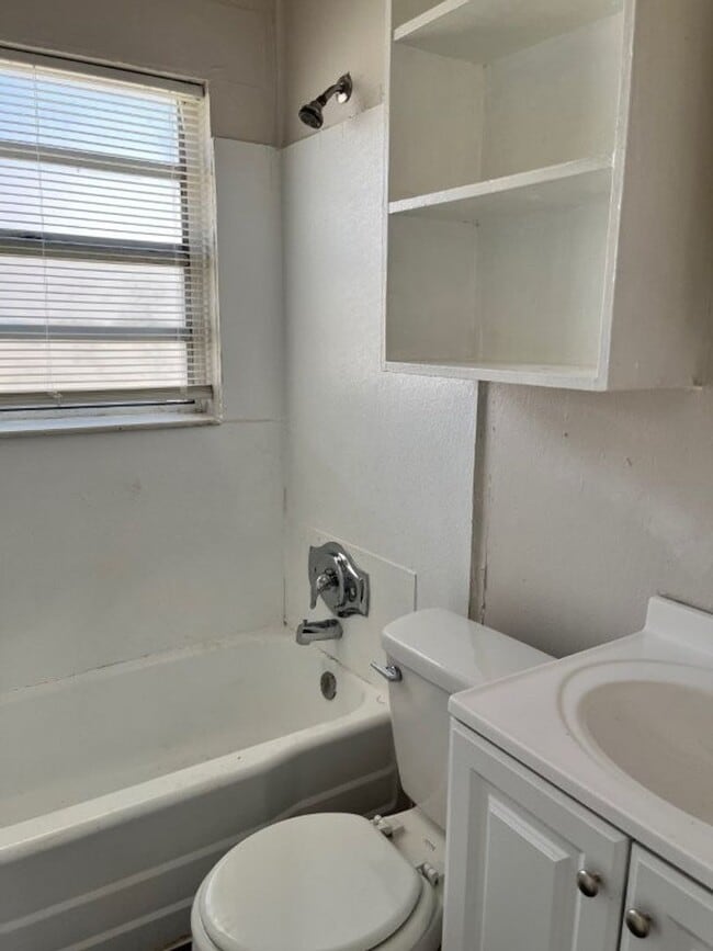 Building Photo - 1339 Winnifred St