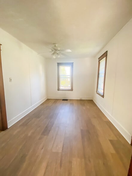 Building Photo - 8 Howe St