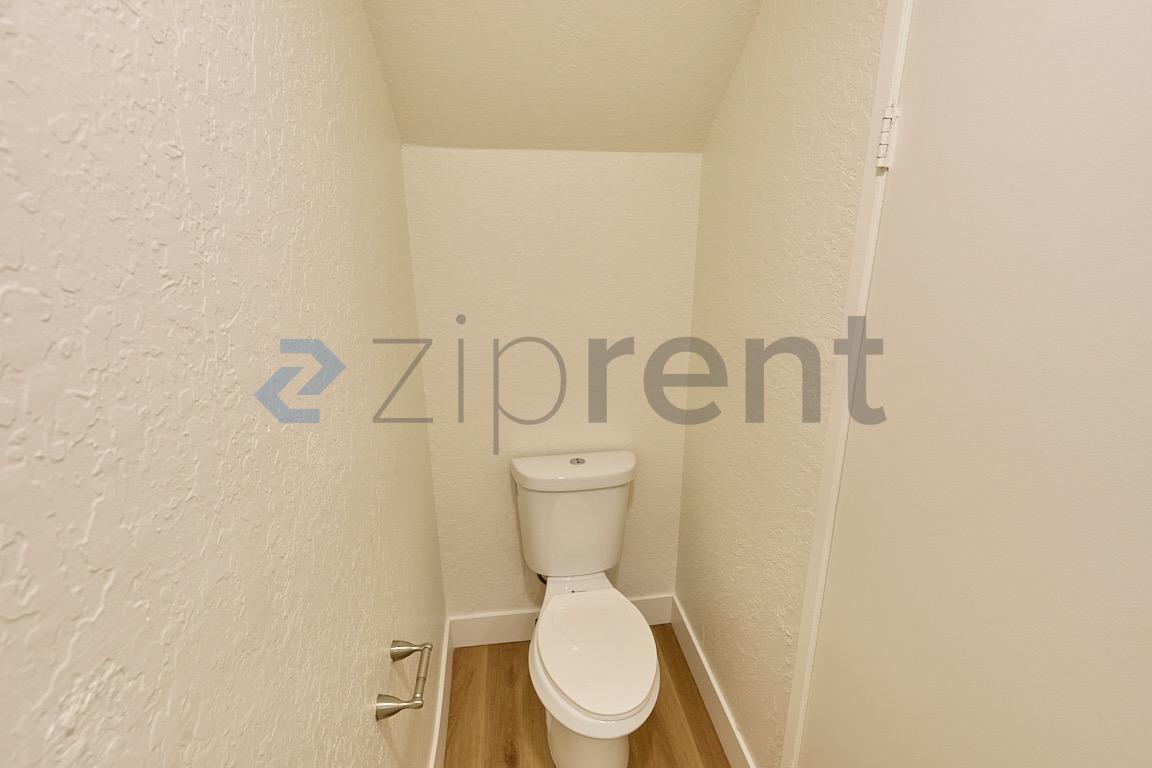 Building Photo - Unit A