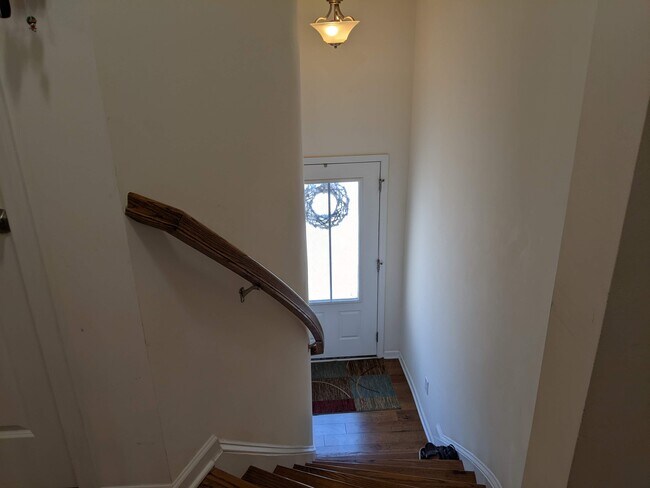 Building Photo - 623 Edgewater Ridge Ct