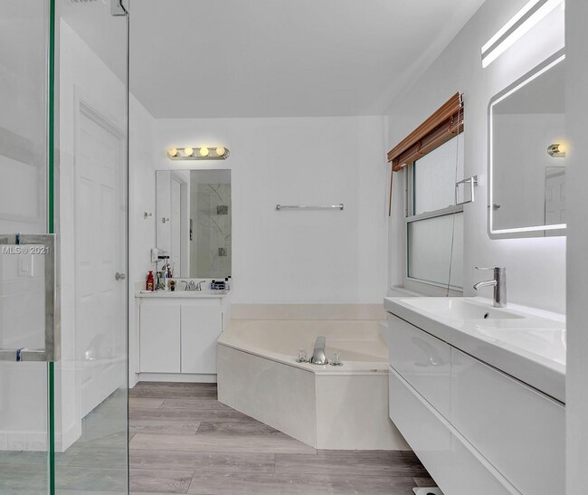 Building Photo - 204 Cameron Dr