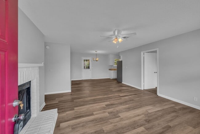 Building Photo - 212 Trailway Cir