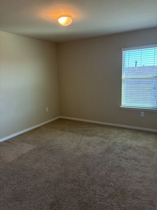 Building Photo - **Move-In Bonus! $500 Amazon Gift Card with 12-Month Lease at Current Rent**