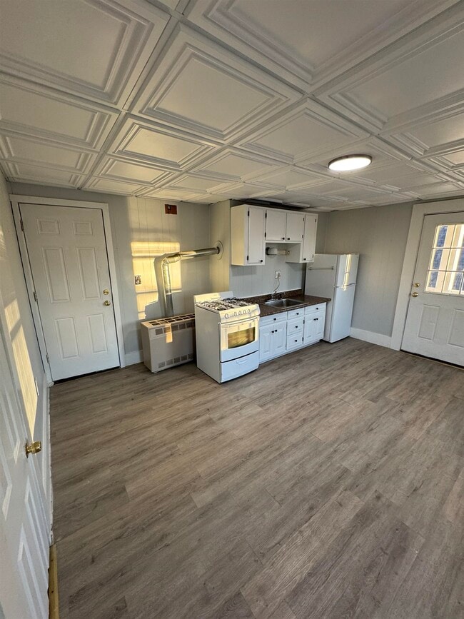 Building Photo - 30 Ledge St