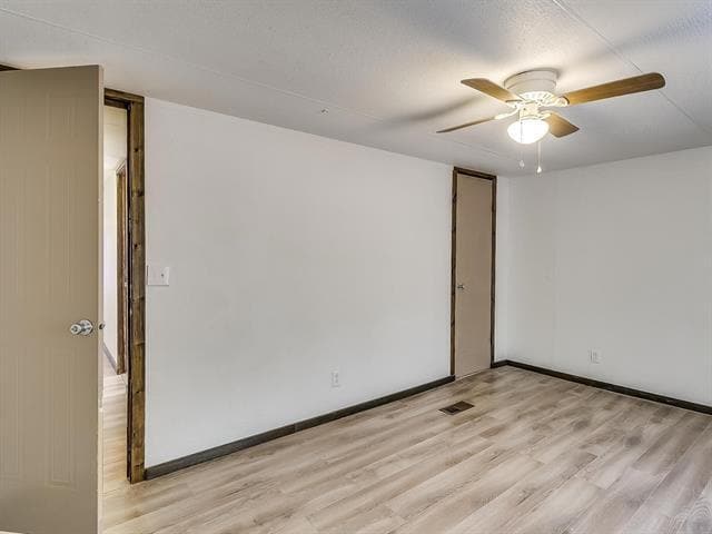 Building Photo - 1802 Whispering Oaks St