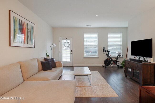 Building Photo - 50 Midway Rd S