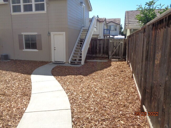 Building Photo - 1205 Valley Glen Dr