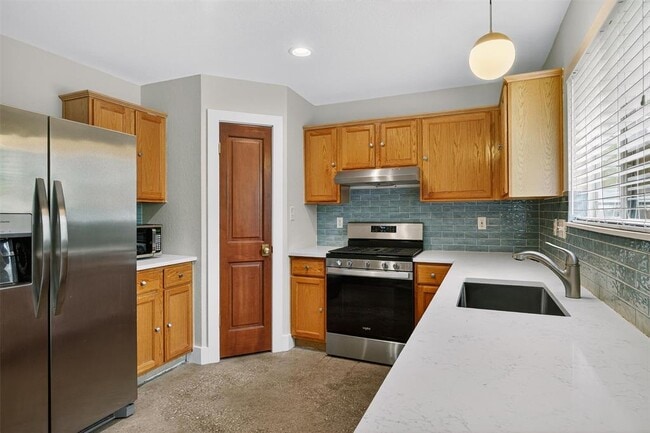 Building Photo - 1182 Waller St