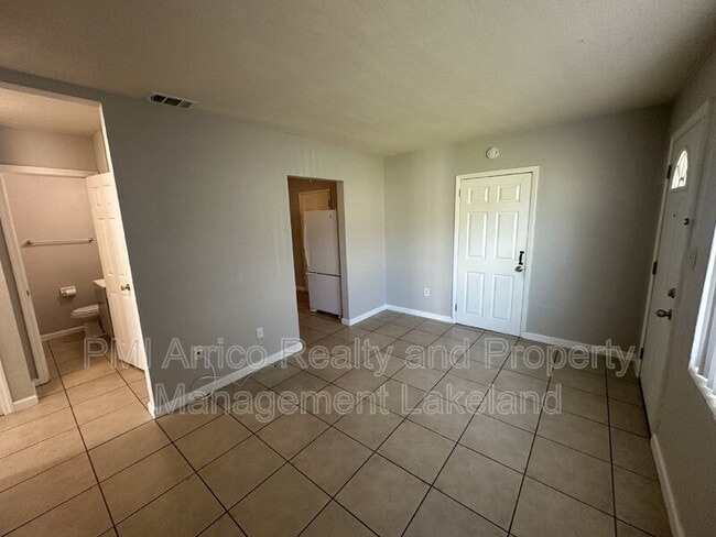 Building Photo - 403 Normandy St