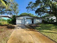 Building Photo - Charming 2 Bed 2 Bath Beachside Home