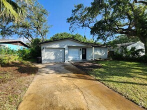Building Photo - Charming 2 Bed 2 Bath Beachside Home