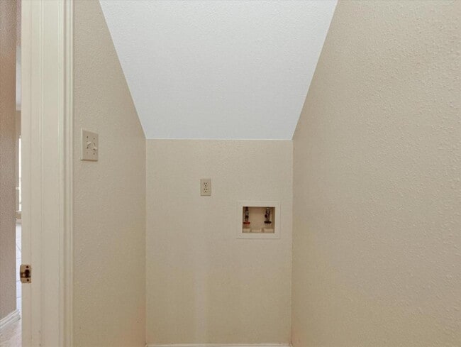 Building Photo - 16423 Ash Point Ln